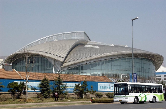 膜結(jié)構(gòu)羽毛球館開放式好還是封閉好