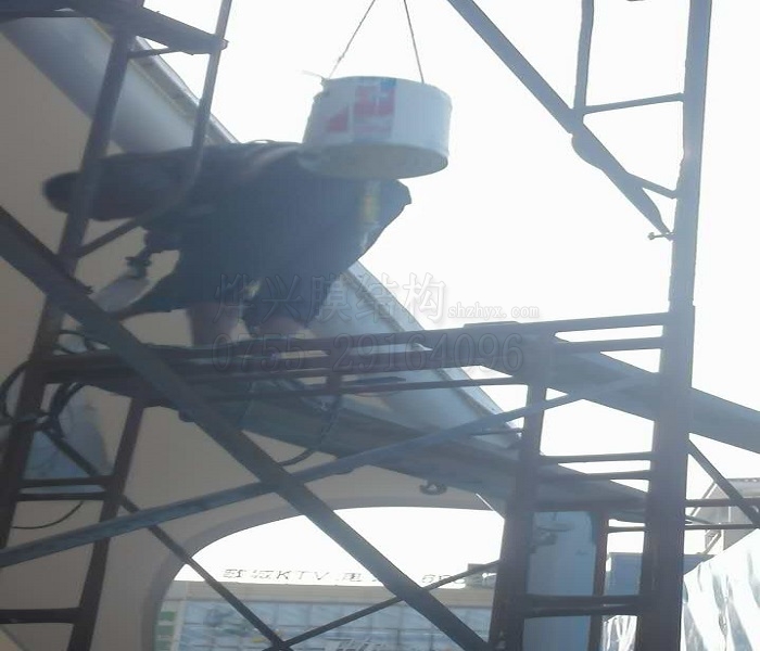 廣州景觀膜結(jié)構(gòu)小傘安裝-深圳市燁興膜結(jié)構(gòu)工程有限公司 廣州景觀膜結(jié)構(gòu)小傘安裝.jpg