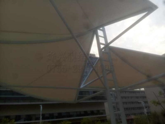 廣州景觀膜結(jié)構小傘近景-深圳市燁興膜結(jié)構工程有限公司 廣州景觀膜結(jié)構小傘近景.jpg